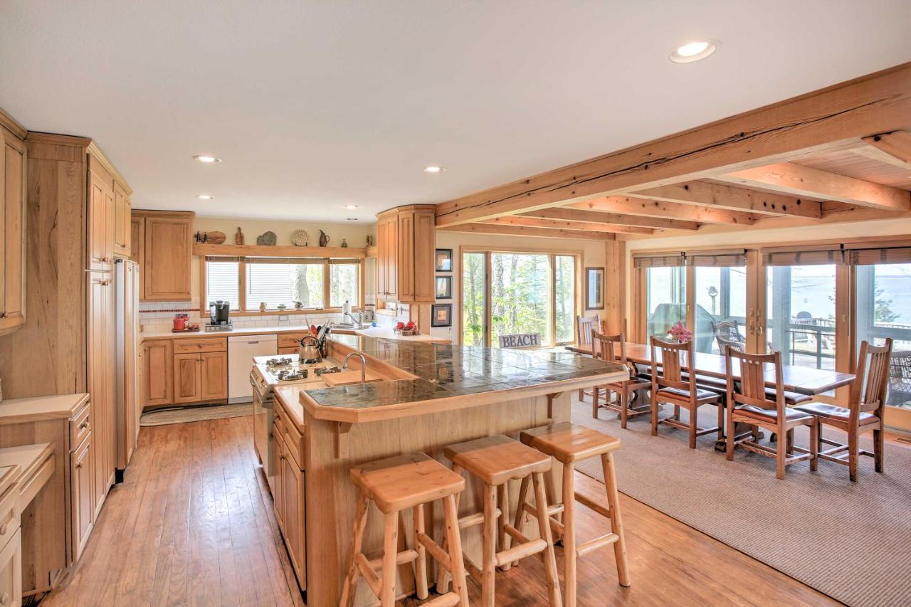 Gorgeous Charlevoix Home On Lake Michigan! Ellsworth Exterior foto